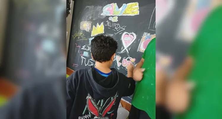 Veja a série de registros do trabalho dentro e fora da sala de aula.