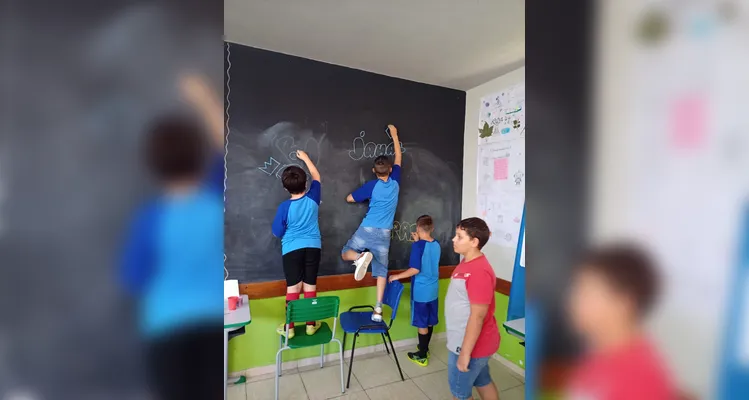 Veja a série de registros do trabalho dentro e fora da sala de aula.