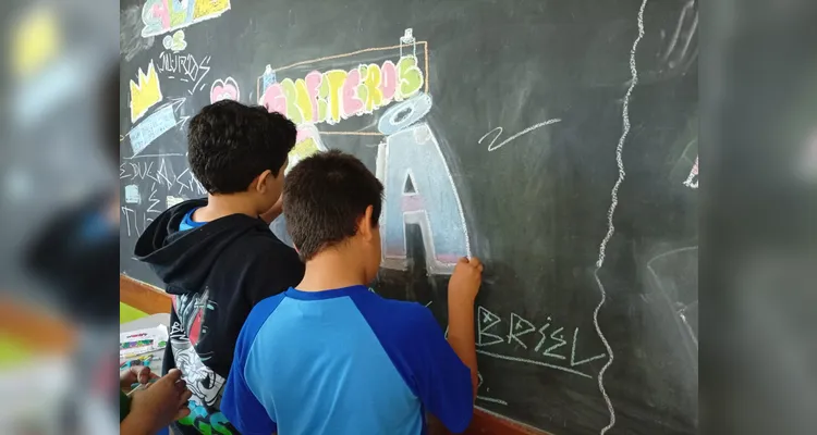 Veja a série de registros do trabalho dentro e fora da sala de aula.