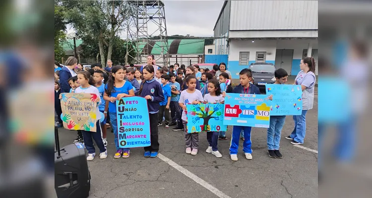 Veja a série de registros das ações dentro e fora da escola.