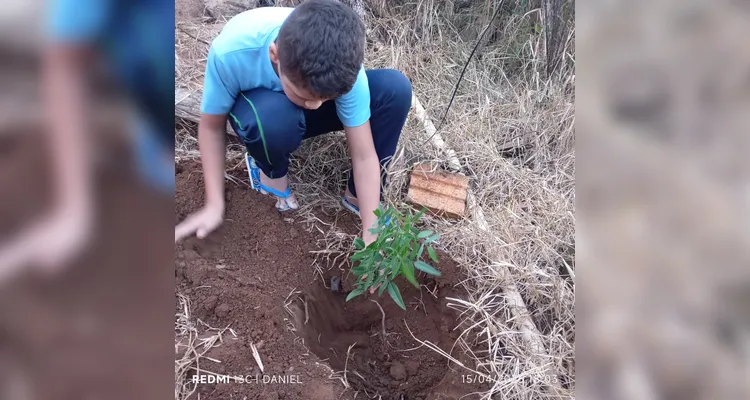 Em casa, os alunos registraram atitudes sustentáveis realizadas por eles e seus familiares.
