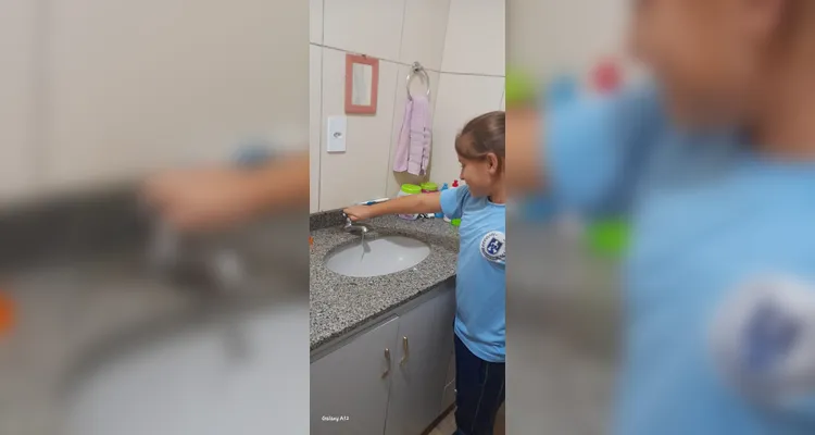 Em casa, os alunos registraram atitudes sustentáveis realizadas por eles e seus familiares.