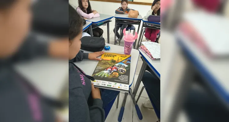 Os conteúdos do anuário foram trabalhados de forma integrada entre as disciplinas de Geografia e Matemática, permitindo que os alunos analisassem dados como população, número de empresas, renda e Índice de Desenvolvimento Humano.