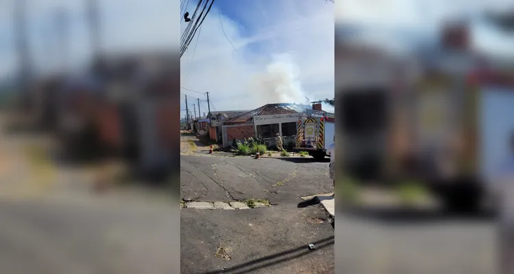 Casa é destruída pelo fogo e moradora pede ajuda para reconstruir a vida