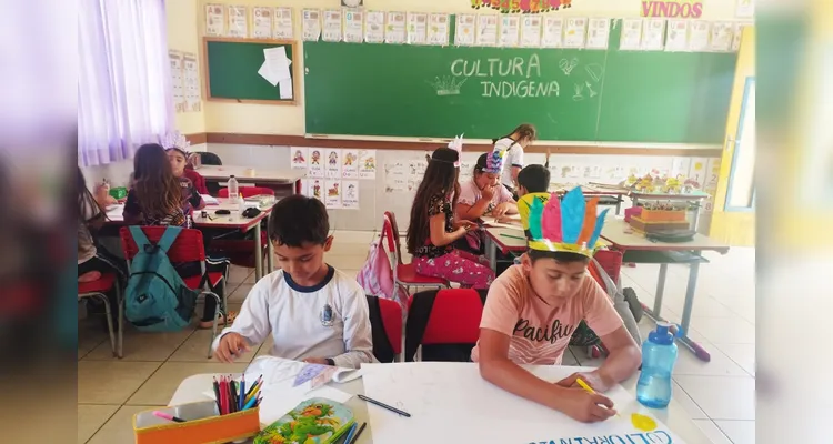 Veja os amplos registros em sala de aula.