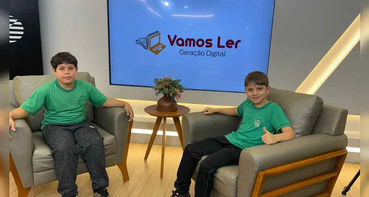 Durante a visita, as turmas conheceram a estrutura da empresa, passando por diferentes setores, como a área de produção, redação e espaços de desenvolvimento de projetos.