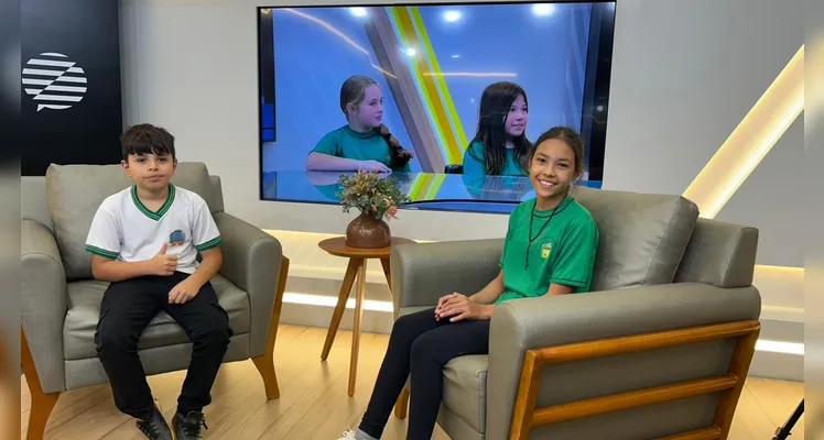 Durante a visita, as turmas conheceram a estrutura da empresa, passando por diferentes setores, como a área de produção, redação e espaços de desenvolvimento de projetos.