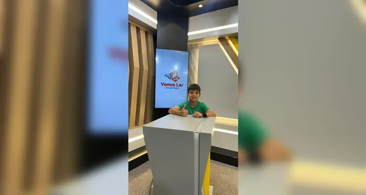 Durante a visita, as turmas conheceram a estrutura da empresa, passando por diferentes setores, como a área de produção, redação e espaços de desenvolvimento de projetos.