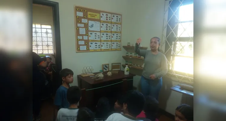 Confira os registros dos educandos no local.