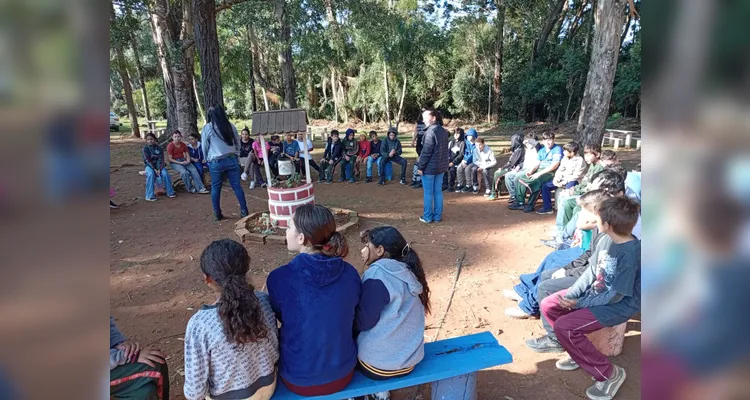 Confira os registros dos educandos no local.