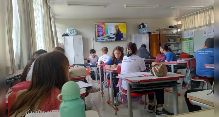 Veja os registros dos alunos em casa e o trabalho em sala de aula.