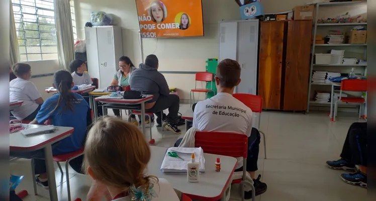 Veja os registros dos alunos em casa e o trabalho em sala de aula.
