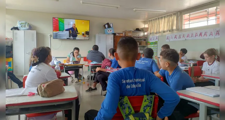 Veja os registros dos alunos em casa e o trabalho em sala de aula.
