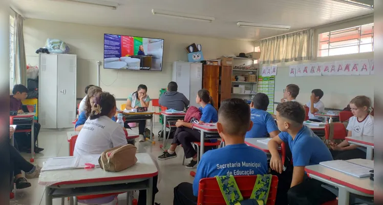 Veja os registros dos alunos em casa e o trabalho em sala de aula.