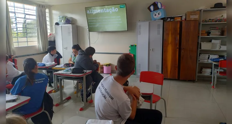 Veja os registros dos alunos em casa e o trabalho em sala de aula.
