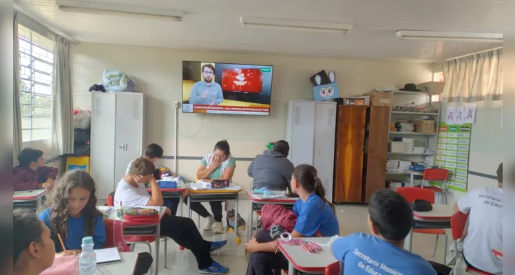 Veja os registros dos alunos em casa e o trabalho em sala de aula.