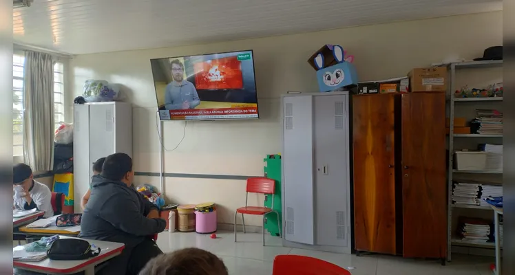 Veja os registros dos alunos em casa e o trabalho em sala de aula.