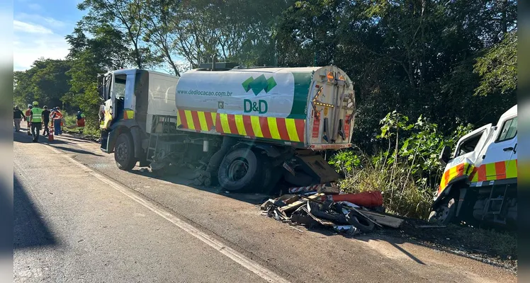 Motorista alega falta de sinalização em acidente envolvendo três caminhões em PG