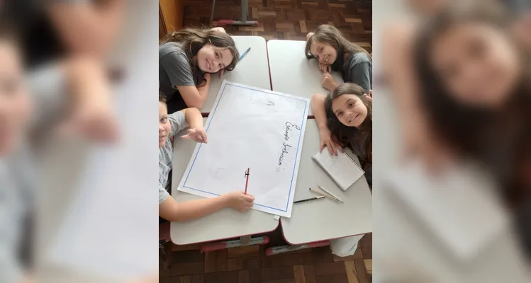Os alunos refletiram sobre as sensações de ajudar e ser ajudado, produziram desenhos sobre situações de inclusão no cotidiano e confeccionaram cartazes em grupo para exposição na escola