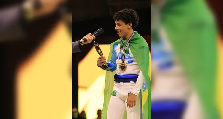 O jovem já coleciona resultados expressivos e reforça o crescimento da capoeira esportiva.