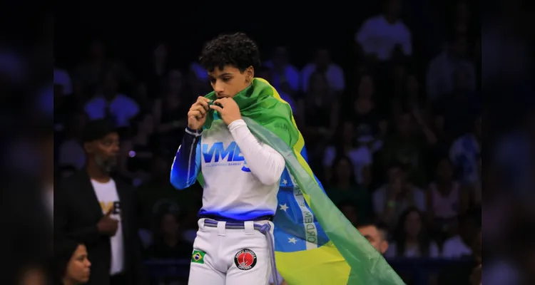 O jovem já coleciona resultados expressivos e reforça o crescimento da capoeira esportiva.