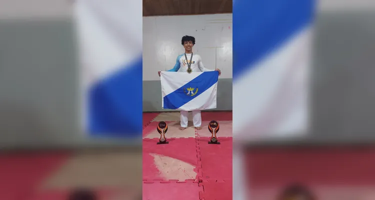 O jovem já coleciona resultados expressivos e reforça o crescimento da capoeira esportiva.