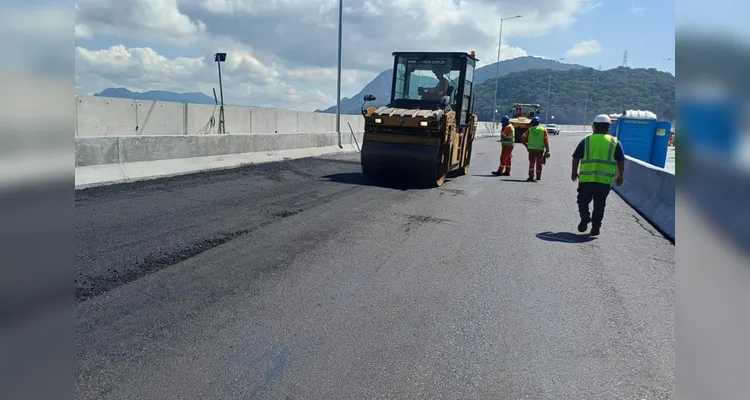 Pavimentação e instalação de iluminação seguem avançando na Ponte de Guaratuba