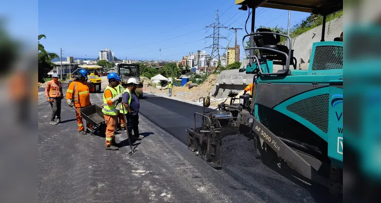 Ponte de Guaratuba entra na fase final com início do asfalto nos acessos