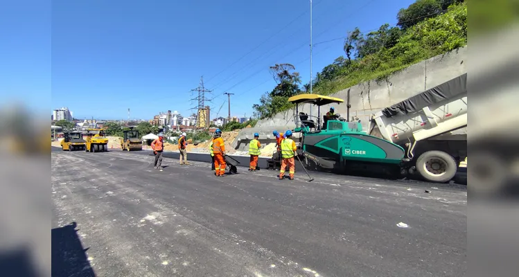Ponte de Guaratuba entra na fase final com início do asfalto nos acessos