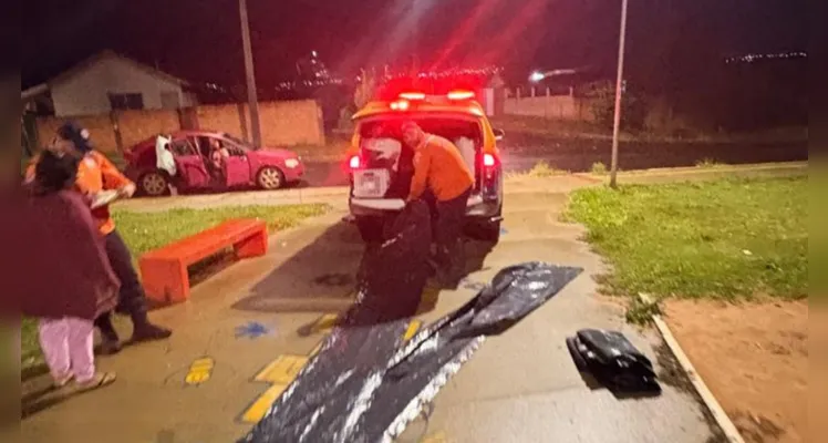 Foram entregues lonas para a população atingida.