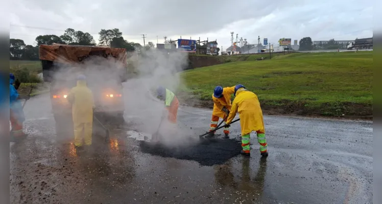 Obras estão sendo realizadas na entrada da Vila Jamil, em Ponta Grossa.