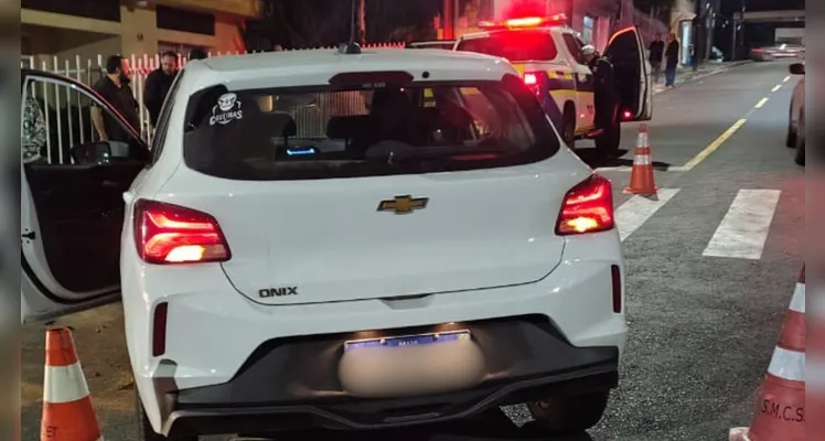 Motorista embriagado é preso com drogas após colisão em PG