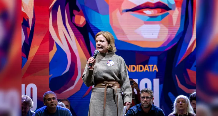 Lançamento das pré-candidaturas de Requião Filho e Gleisi reúne mais de 6 mil pessoas