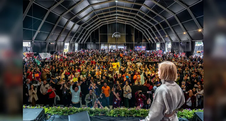 Lançamento das pré-candidaturas de Requião Filho e Gleisi reúne mais de 6 mil pessoas