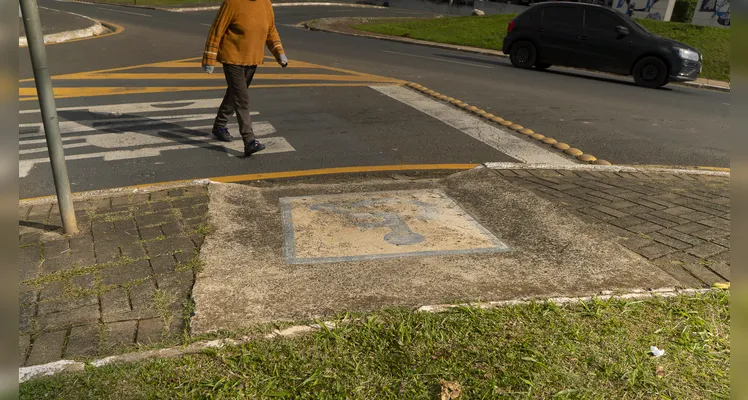 Cidade de obstáculos: os desafios da acessibilidade e mobilidade urbana em PG