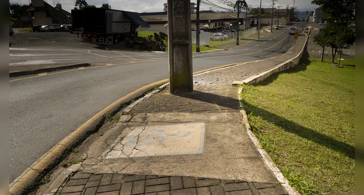 Pessoas com deficiência física apontam dificuldade de locomoção em Ponta Grossa
