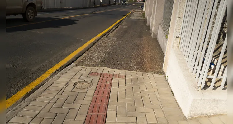 Cidade de obstáculos: os desafios da acessibilidade e mobilidade urbana em PG