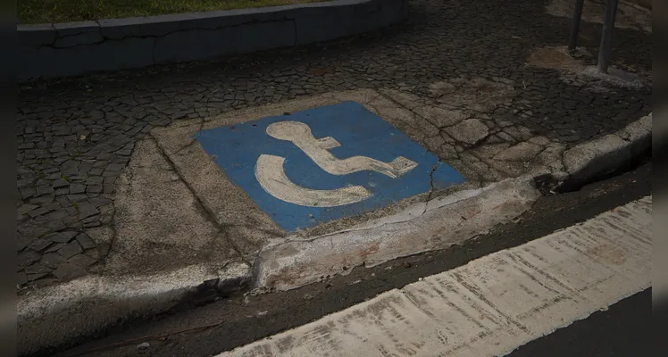 Cidade de obstáculos: os desafios da acessibilidade e mobilidade urbana em PG