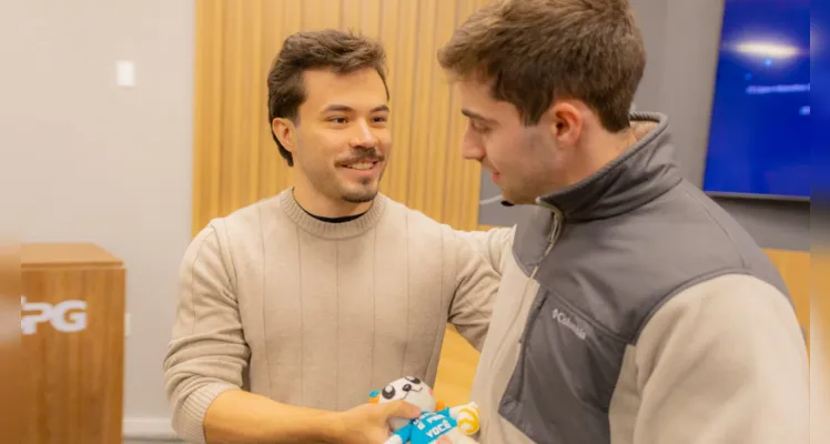 A entrega simbolizou a união entre os cursos da universidade e a força da comunidade acadêmica na campanha