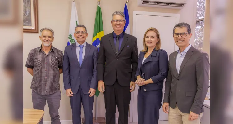 A nova reitoria da UEPG se reúne com autoridades da cidade