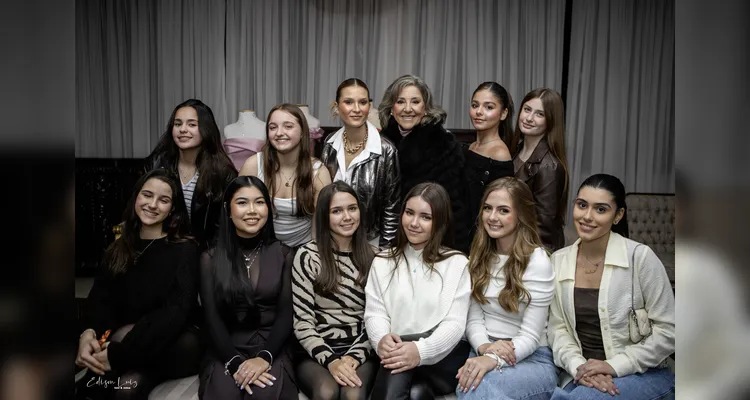 Clube Ponta Lagoa homenageia debutantes em evento