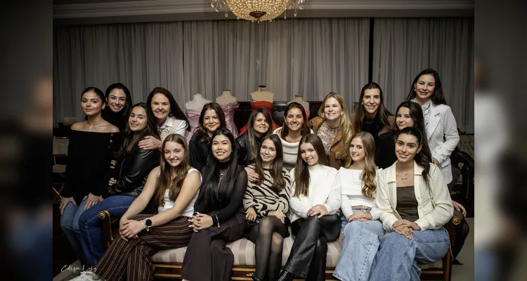 Clube Ponta Lagoa homenageia debutantes em evento