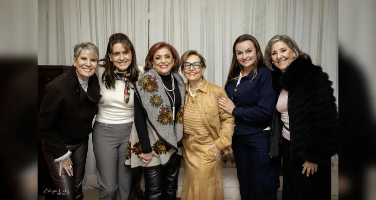 Clube Ponta Lagoa homenageia debutantes em evento