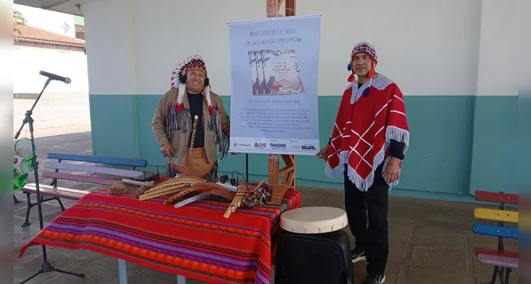 A iniciativa promove apresentações musicais com instrumentos ancestrais andinos