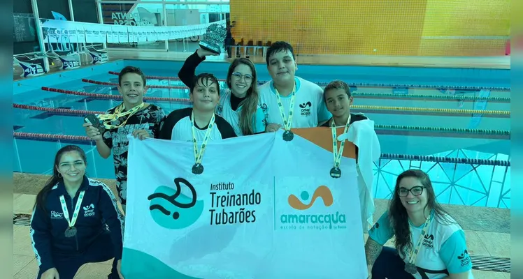 Time revezamento do Colégio Estadual Elzira Correira de Sá e professoras da AmarAcqua
