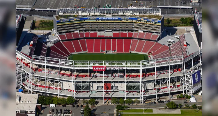 O estádio San Francisco Bay Area, na costa oeste da Califórnia, tem capacidade para cerca de 71 mil pessoas