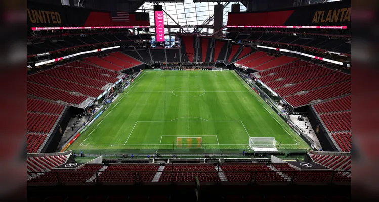 O estádio de Miami possui muita história em outros esportes, como automobilismo, wrestling, tênis e futebol americano; Brasil enfrentará a Escócia no local
O estádio da Filadélfia, nos Estados Unidos, receberá a partida do Brasil contra o Haiti
O estádio Guadalajara, no México, foi uma das sedes da Copa do Mundo Sub-17 da FIFA em 2011 e recebeu também os Jogos Pan-Americanos no mesmo ano
Inaugurado em 2002, o Estádio de Houston, nos Estados Unidos, já recebeu partidas de futebol NA Copa América Centenário em 2016
O Estádio de Kansas City, nos Estados Unidos, foi considerado o mais barulhento do mundo, de acordo com o Guinness
Inaugurado em 2020, o Estádio de Los Angeles está a apenas 30 minutos de carro do estádio Rose Bowl, que sediou a final da Copa de 1994, vencida pelo Brasil
Inaugurado em 2015, o Estádio de Monterrey é a casa do Monterrey, tradicional time do futebol mexicano
O estádio San Francisco Bay Area, na costa oeste da Califórnia, tem capacidade para cerca de 71 mil pessoas
O Estádio de Seattle tem capacidade para 69 mil pessoas
O estádio de Toronto foi inaugurado em 2007 e desde então, se tornou um dos principais símbolos do futebol no Canadá
O estádio de Atlanta recebe jogos da NFL e será uma das sedes nos Estados Unidos da Copa do Mundo