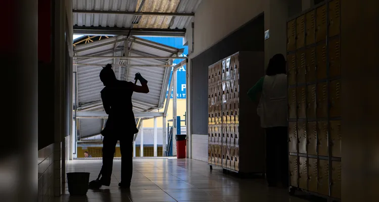 Governo do PR concede progressão a 13,2 mil agentes educacionais da rede estadual