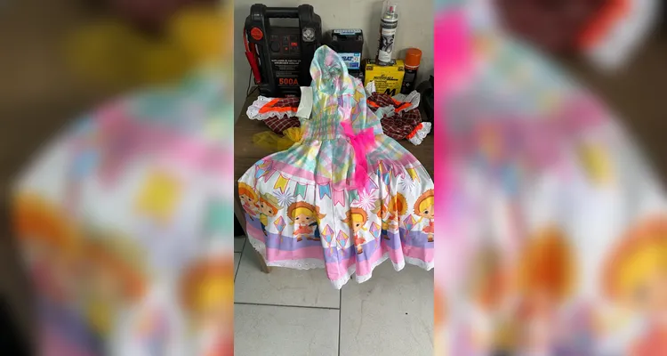 Moradores tentam localizar dono de roupas recuperadas após furto em comércio de PG