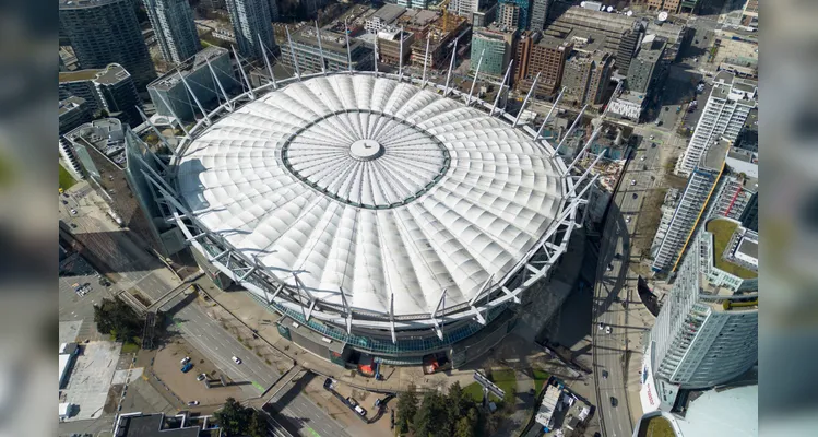 O BC Place Vancouver, no Canadá, tem capacidade para 54 mil torcedores, possui teto retrátil e fica às margens do rio False Creek